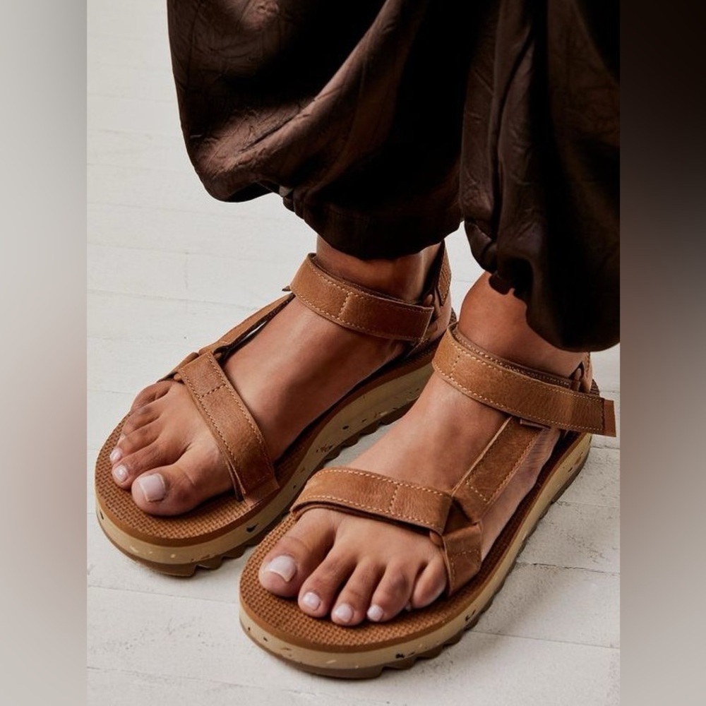 Teva 9.5 Cognac Brown Leather Sandals